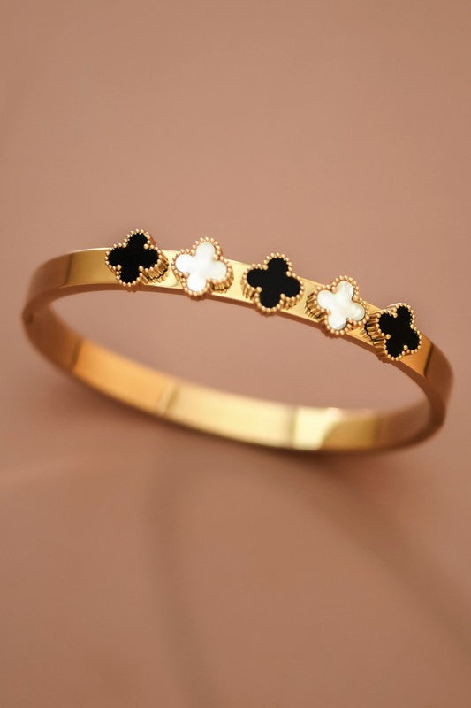 Lily Clover Hinged Bangle Bracelet
-18k Waterproof Non-tarnish Stainless Steel Bangle